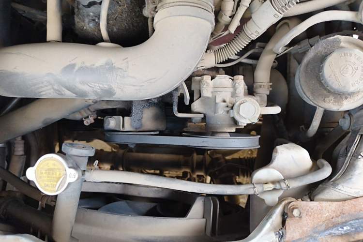 Used Jinbei Hiace 2014 2.0L Fifth-Generation Xiangyun Comfort Type 1 4G20C Engine Bay Right