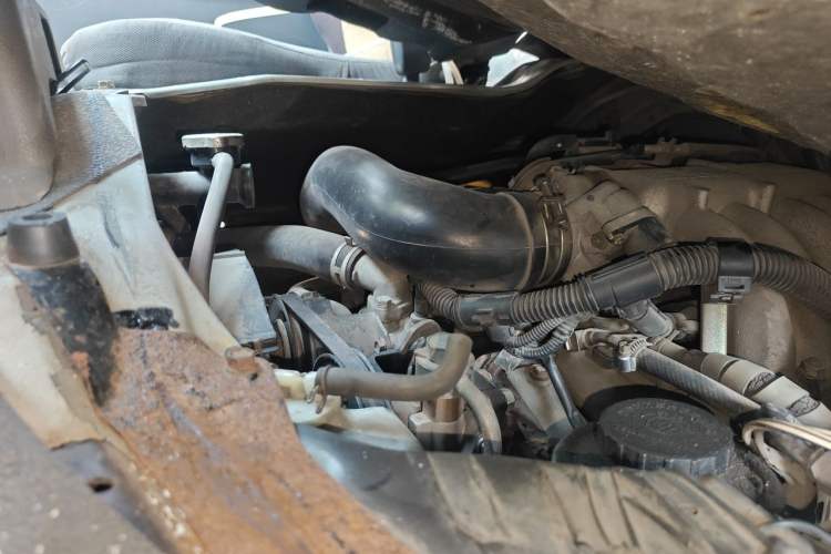 Used Jinbei Hiace 2014 2.0L Fifth-Generation Xiangyun Comfort Type 1 4G21C Engine Bay Right