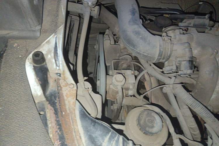 Used Jinbei Hiace 2014 2.0L 5th Generation Kuaiyunwang Business Version 4G19 Engine Bay Right