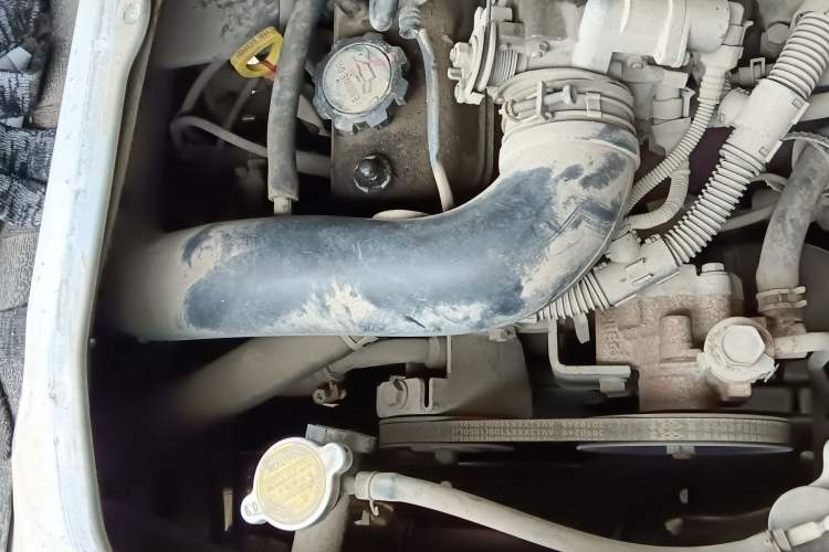 Used Jinbei Hiace 2014 2.0L Fifth-Generation Xiangyun Comfort Type 1 4G20C Engine Bay Right