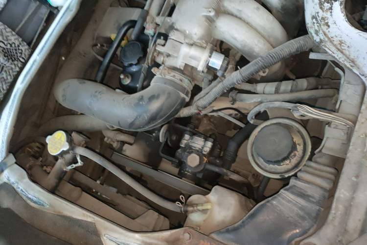 Used Jinbei Hiace 2014 2.0L 5th Generation Kuaiyunwang Business Version 4G19 Engine Bay Right