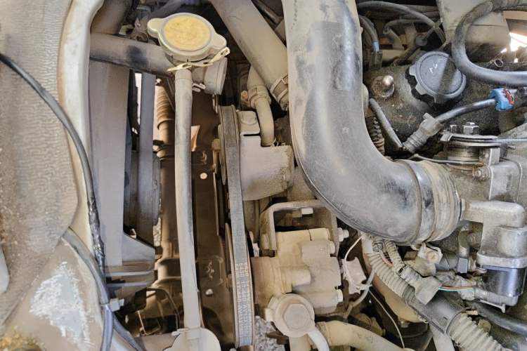 Used Jinbei Hiace 2014 2.0L 5th Generation Kuaiyunwang Business Version 4G20B Engine Bay Right