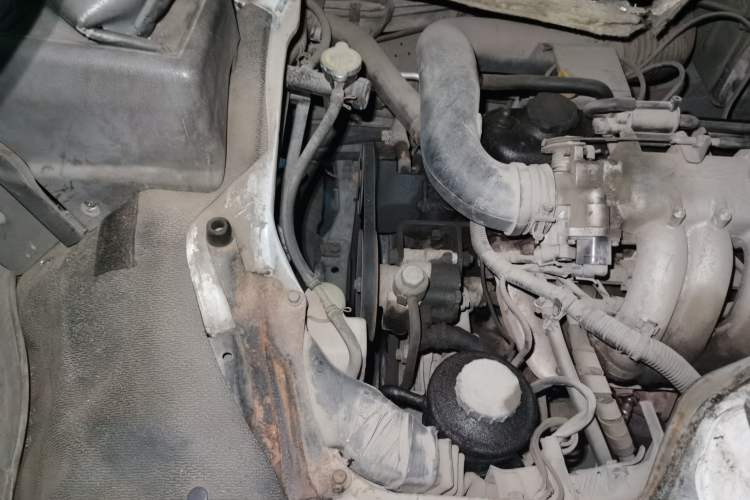 Used Jinbei Hiace 2014 2.0L 5th Generation Kuaiyunwang Business Version 4G19 Engine Bay Right