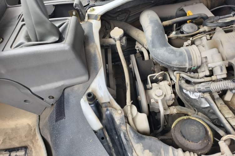Used Jinbei Hiace 2014 2.0L 5th Generation Kuaiyunwang Business Version 4G20B Engine Bay Right