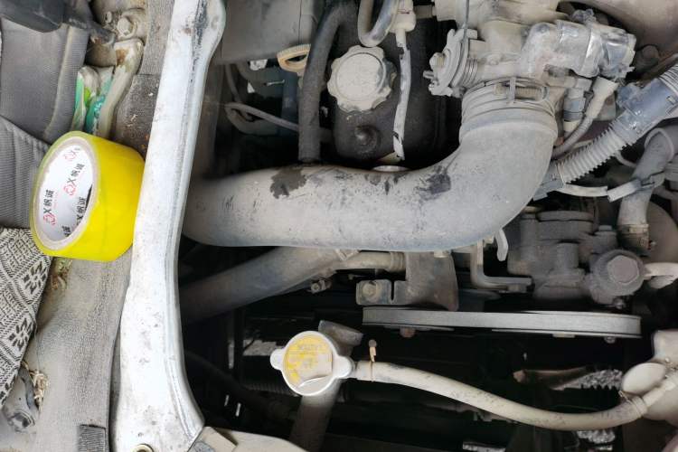 Used Jinbei Hiace 2014 2.0L Fifth-Generation Xiangyun Comfort Type 1 4G20C Engine Bay Right