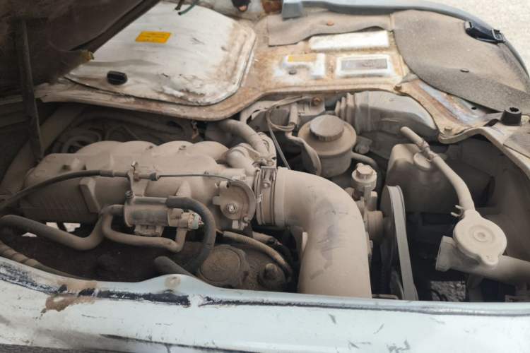 Used Jinbei Hiace 2014 2.0L 5th Generation Kuaiyunwang Business Version 4G19 Engine Bay Right