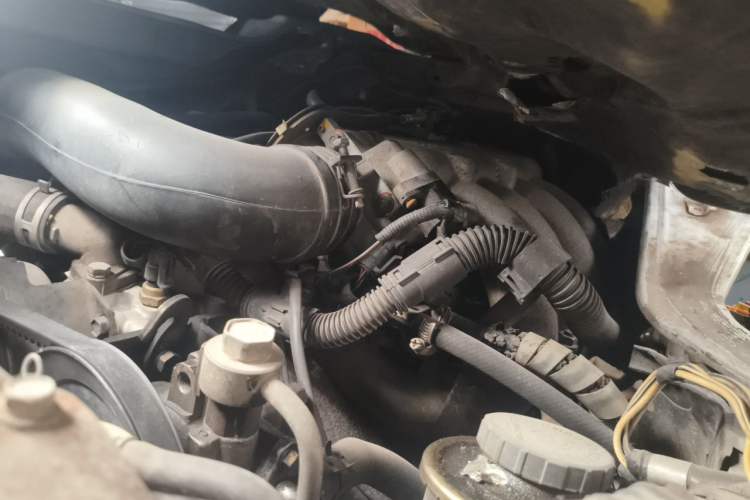 Used Jinbei Hiace 2014 2.0L Fifth-Generation Xiangyun Comfort Type 1 4G20C Engine Bay Right
