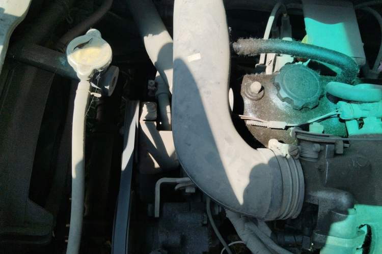Used Jinbei Hiace 2014 2.0L 5th Generation Kuaiyunwang Business Version 4G19 Engine Bay Right