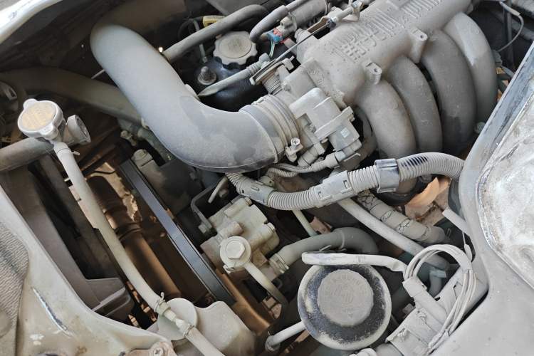 Used Jinbei Hiace 2014 2.0L Fifth-Generation Xiangyun Comfort Type 1 4G20C Engine Bay Right