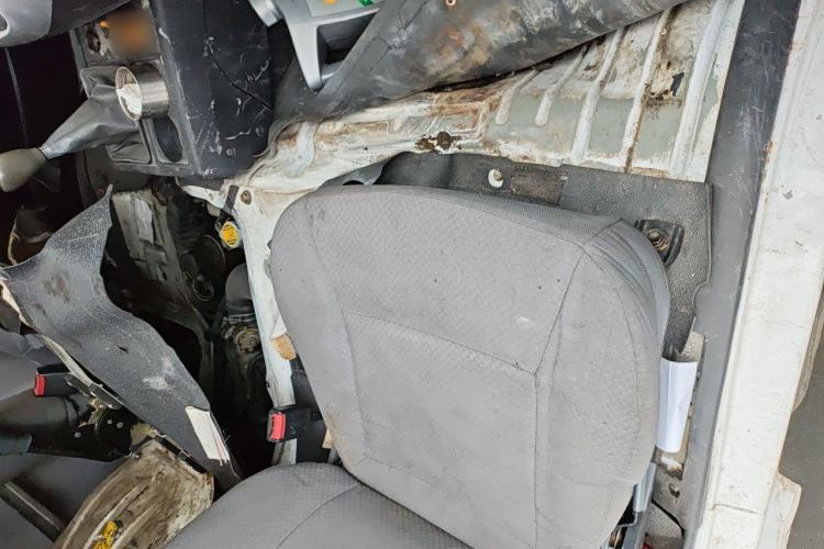 Used Jinbei Hiace 2014 2.0L Fifth-Generation Xiangyun Comfort Type 1 4G21C Engine Bay Right