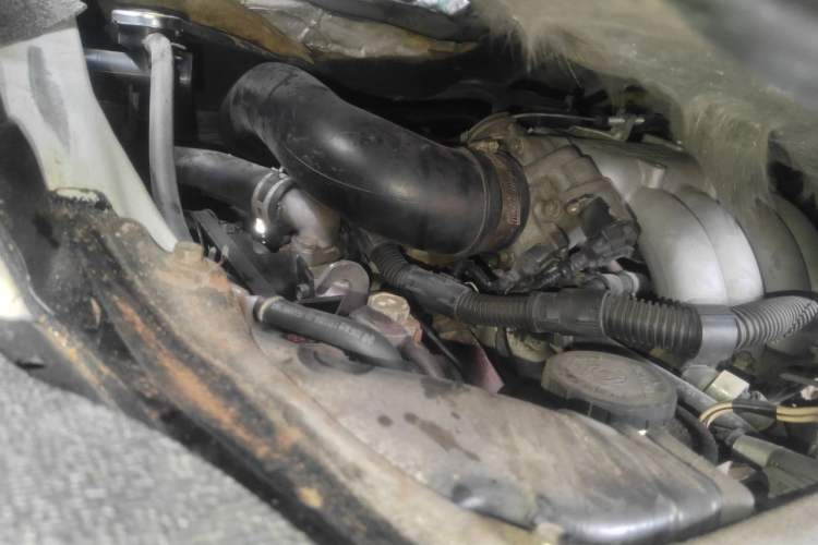 Used Jinbei Hiace 2014 2.0L Fifth-Generation Power King Classic V19 Engine Bay Right