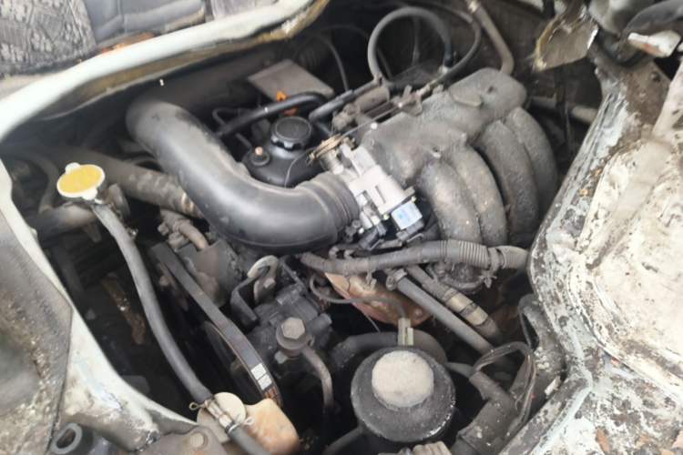 Used Jinbei Hiace 2014 2.0L Fifth-Generation Power King Classic V19 Engine Bay Right