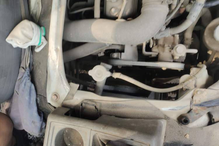 Used Jinbei Hiace 2014 2.0L Fifth-Generation Xiangyun Comfort Type 1 4G20C Engine Bay Right