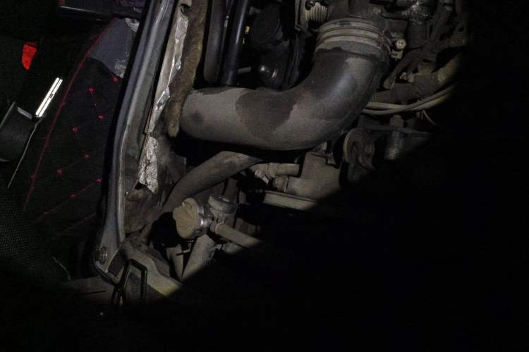 Used Jinbei Hiace 2014 2.0L 5th Generation Kuaiyunwang Business Version 4G21B Engine Bay Right