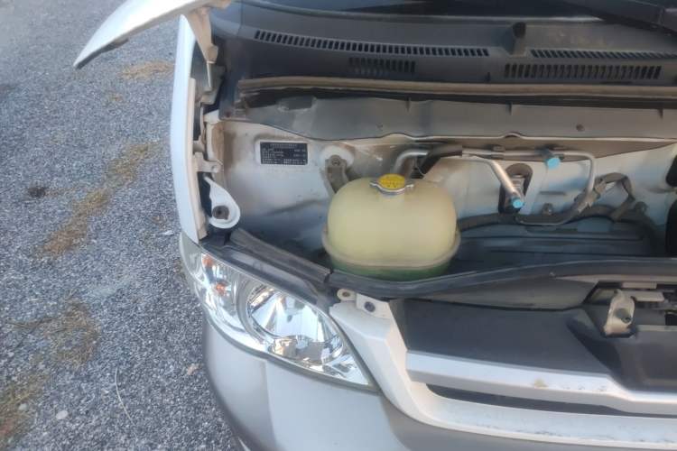 Used Jinbei Hiace 2014 2.2L Luxury Version V22 Engine Bay Right