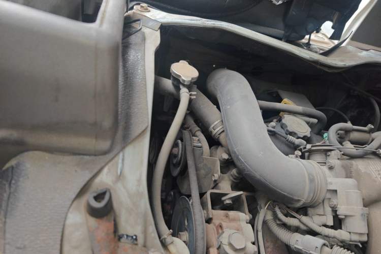 Used Jinbei Hiace 2014 2.0L Fifth-Generation Xiangyun Comfort Type 1 4G20C Engine Bay Right