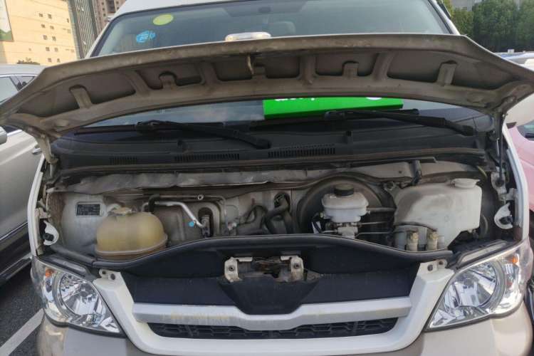 Used Jinbei Hiace 2014 2.0L Comfort Version V19 Engine Bay