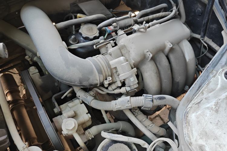 Used Jinbei Hiace 2014 2.0L Fifth-Generation Xiangyun Comfort Type 1 4G20C Engine Bay