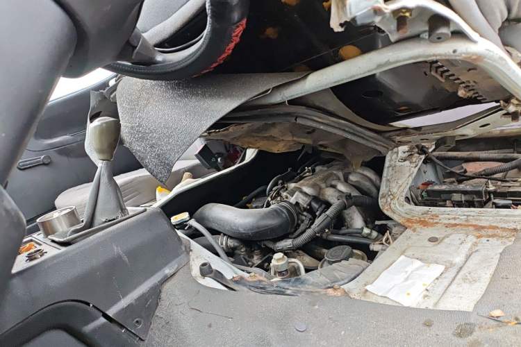 Used Jinbei Hiace 2014 2.0L Fifth-Generation Xiangyun Comfort Type 1 4G21C Engine Bay