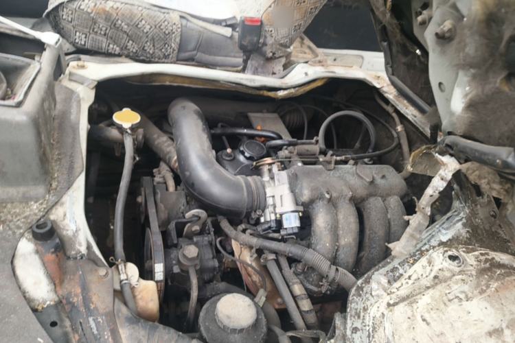 Used Jinbei Hiace 2014 2.0L Fifth-Generation Power King Classic V19 Engine Bay