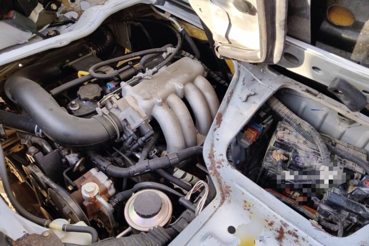 Used Jinbei Hiace 2014 2.0L 5th Generation Kuaiyunwang Business Version 4G21B Engine Bay