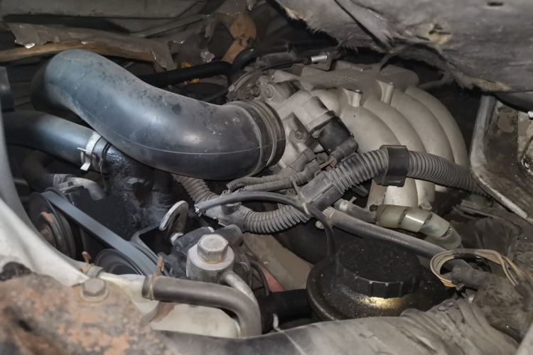 Used Jinbei Hiace 2014 2.0L 5th Generation Kuaiyunwang Business Version 4G20B Engine Bay