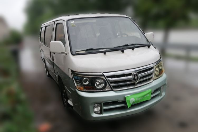Used Jinbei Hiace 2014 2.0L 5th Generation Power King Deluxe Version V19 Front Right 45 Deg