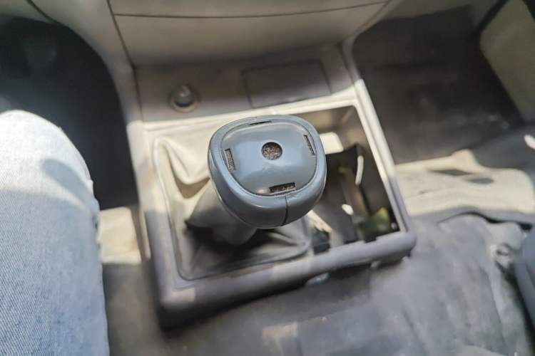 Used Jinbei Hiace 2014 2.0L 5th Generation Kuaiyunwang Business Version 4G19 Gear Lever