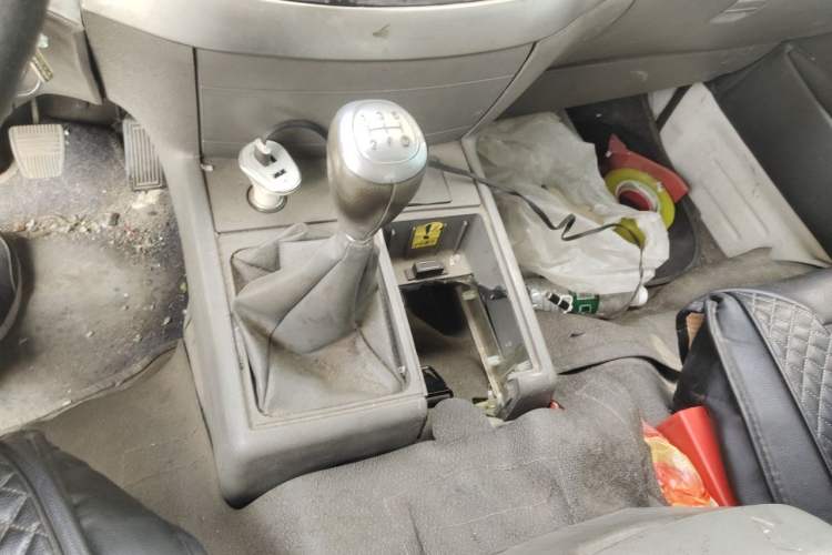 Used Jinbei Hiace 2014 2.0L 5th Generation Kuaiyunwang Business Version 4G19 Gear Lever
