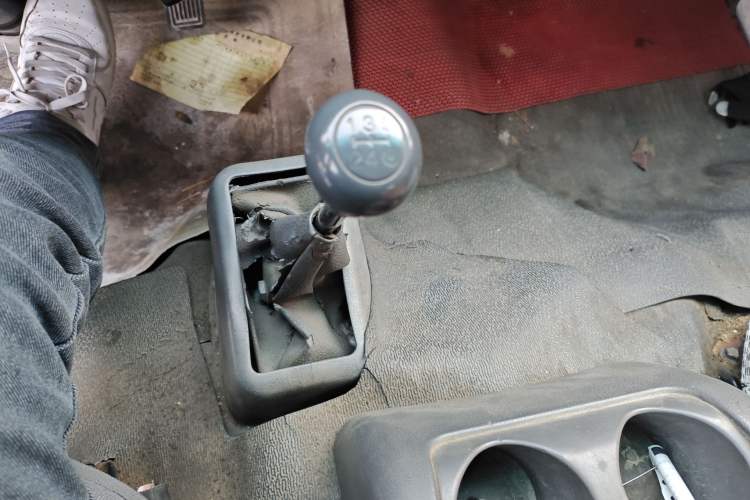 Used Jinbei Hiace 2014 2.0L Fifth-Generation Xiangyun Comfort Type 1 4G20C Gear Lever