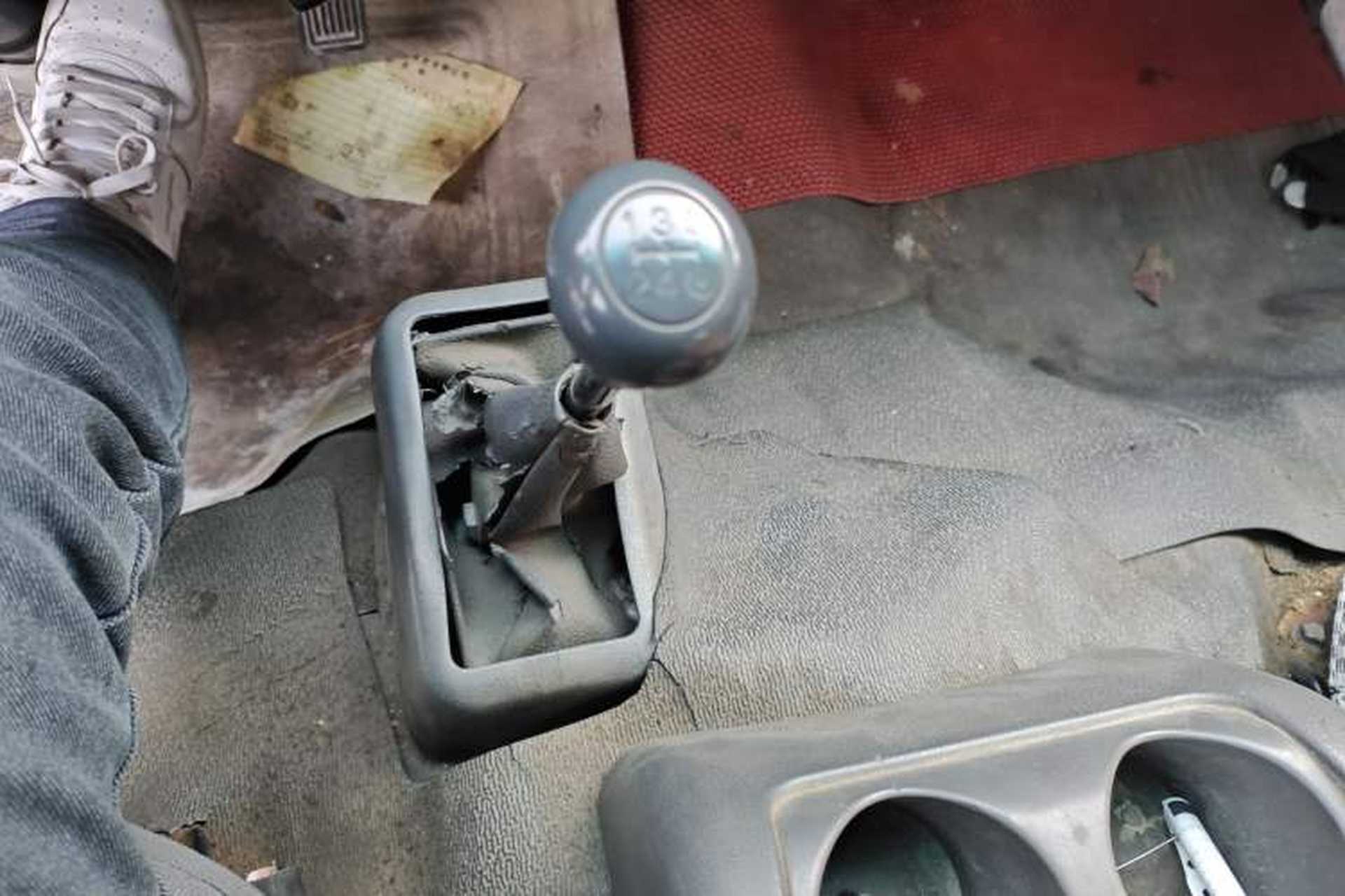 Used Jinbei Hiace 2014 2.0L Fifth-Generation Xiangyun Comfort Type 1 4G20C Gear Lever