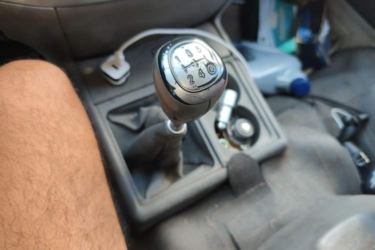 Used Jinbei Hiace 2014 2.0L 5th Generation Kuaiyunwang Business Version 4G19 Gear Lever