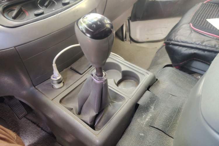Used Jinbei Hiace 2014 2.0L Fifth-Generation Xiangyun Comfort Type 1 4G20C Gear Lever