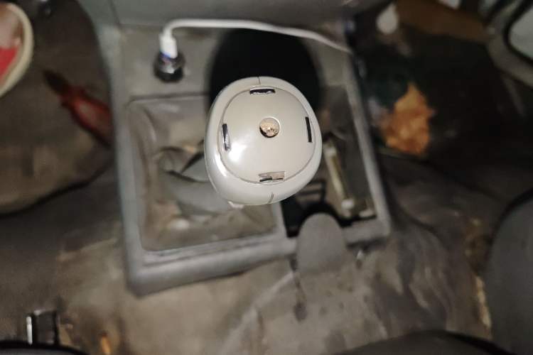 Used Jinbei Hiace 2014 2.0L 5th-Gen Power King Comfort Version V19 Gear Lever