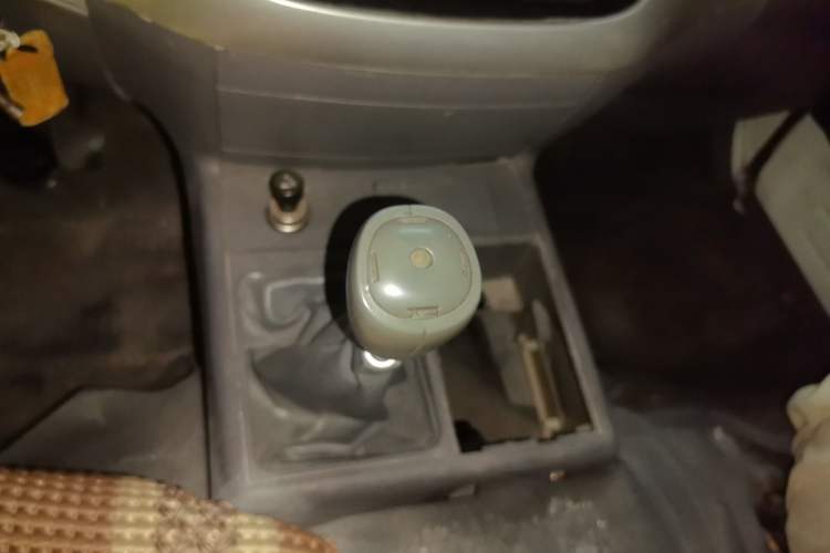 Used Jinbei Hiace 2014 2.0L 5th Generation Kuaiyunwang Business Version 4G19 Gear Lever