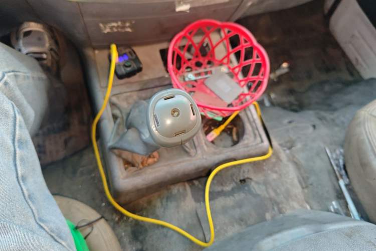 Used Jinbei Hiace 2014 2.0L Fifth-Generation Xiangyun Comfort Type 1 4G20C Gear Lever