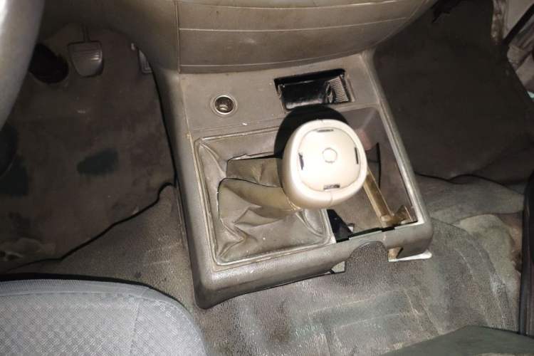 Used Jinbei Hiace 2014 2.0L Fifth-Generation Xiangyun Comfort Type 1 4G20C Gear Lever
