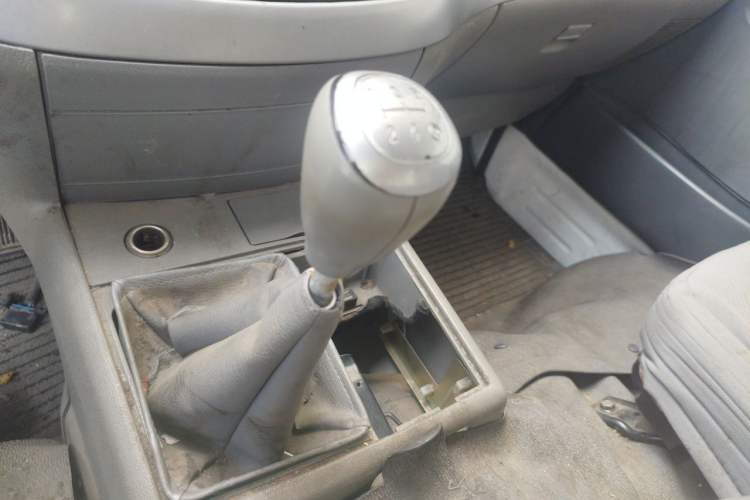 Used Jinbei Hiace 2014 2.0L Fifth-Generation Xiangyun Comfort Type 1 4G20C Gear Lever