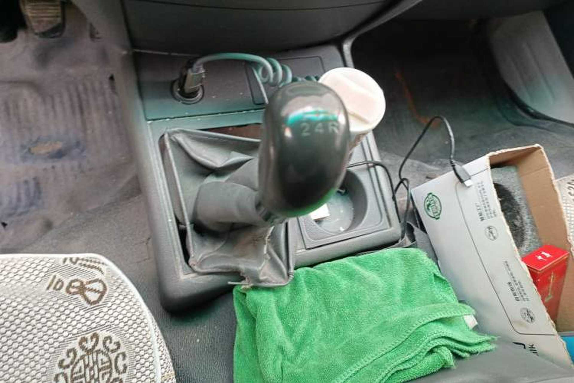 Used Jinbei Hiace 2014 2.0L Fifth-Generation Xiangyun Comfort Type 1 4G21C Gear Lever