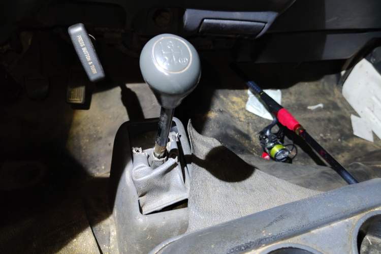 Used Jinbei Hiace 2014 2.0L Fifth-Generation Xiangyun Comfort Type 1 4G20C Gear Lever