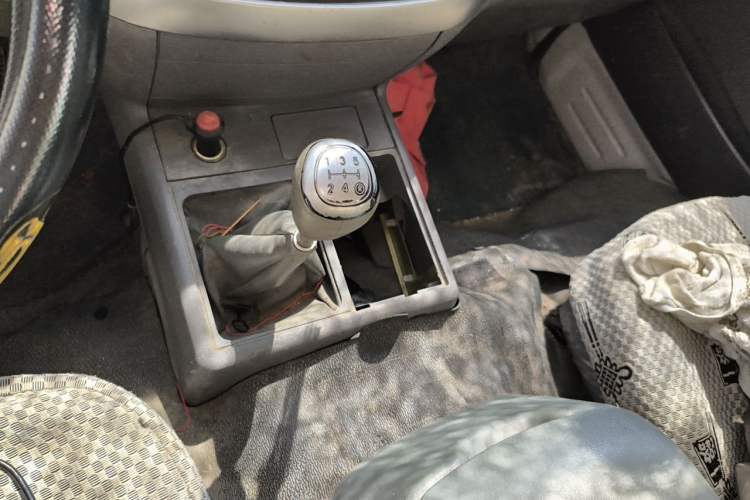 Used Jinbei Hiace 2014 2.0L Fifth-Generation Xiangyun Comfort Type 1 4G20C Gear Lever