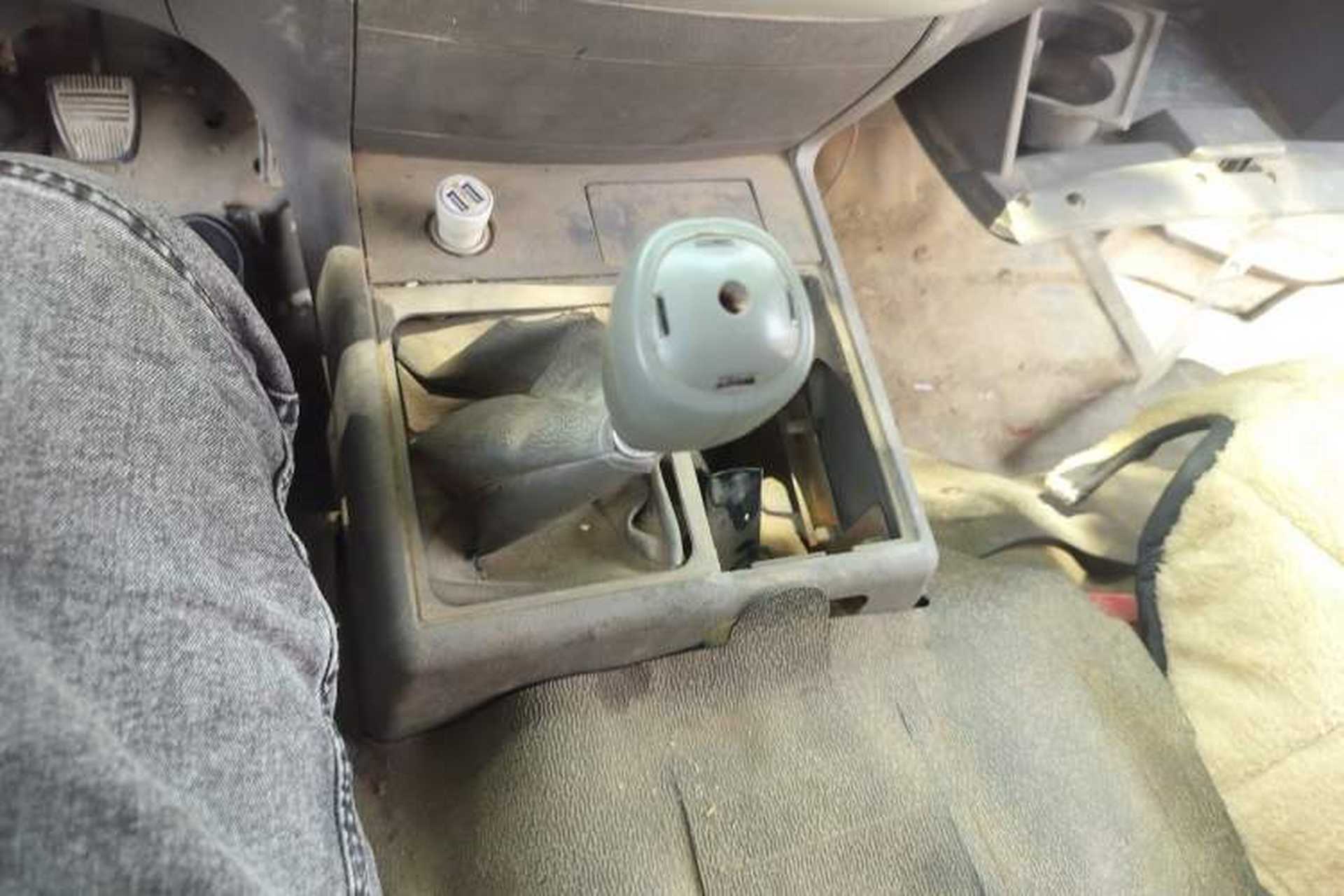 Used Jinbei Hiace 2014 2.0L Fifth-Generation Xiangyun Comfort Type 1 4G21C Gear Lever