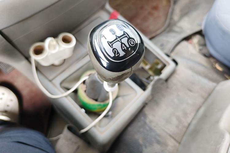 Used Jinbei Hiace 2014 2.0L Fifth-Generation Xiangyun Comfort Type 1 4G20C Gear Lever