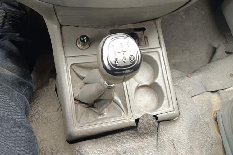Used Jinbei Hiace 2014 2.0L Fifth-Generation Xiangyun Comfort Type 1 4G20C Gear Lever
