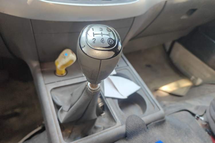 Used Jinbei Hiace 2014 2.0L Fifth-Generation Xiangyun Comfort Type 1 4G21C Gear Lever