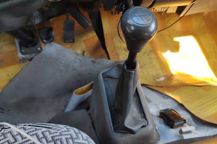 Used Jinbei Hiace 2014 2.0L Fifth-Generation Xiangyun Comfort Type 1 4G20C Gear Lever