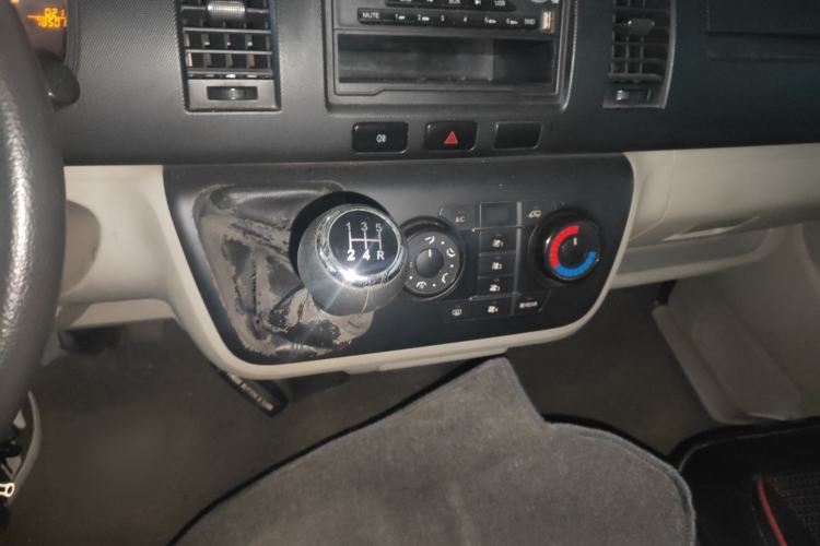 Used Jinbei Hiace 2014 2.0L Luxury Version V19 Gear Lever