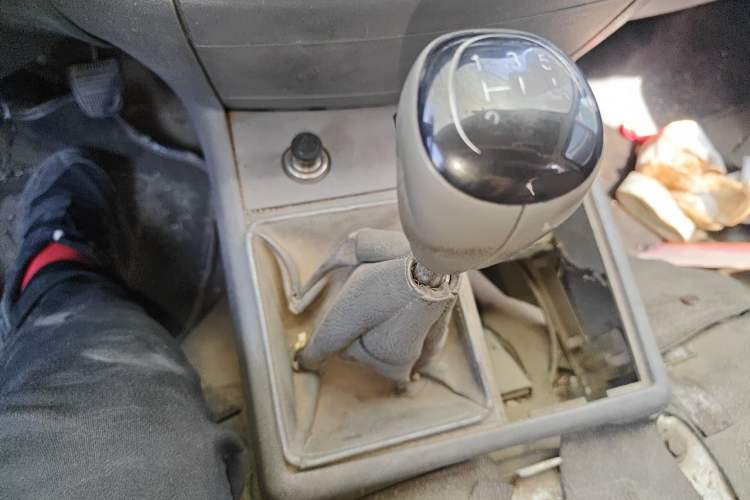 Used Jinbei Hiace 2014 2.0L 5th Generation Kuaiyunwang Business Version 4G20B Gear Lever