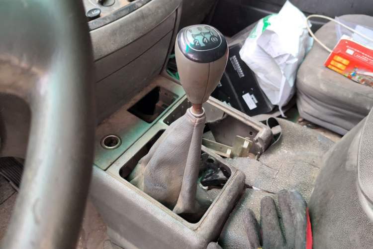 Used Jinbei Hiace 2014 2.0L 5th Generation Kuaiyunwang Business Version 4G19 Gear Lever