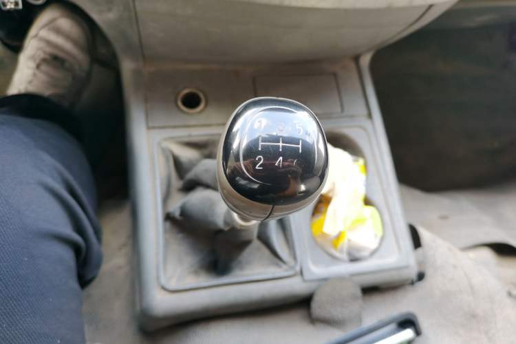 Used Jinbei Hiace 2014 2.0L Fifth-Generation Xiangyun Comfort Type 1 4G20C Gear Lever